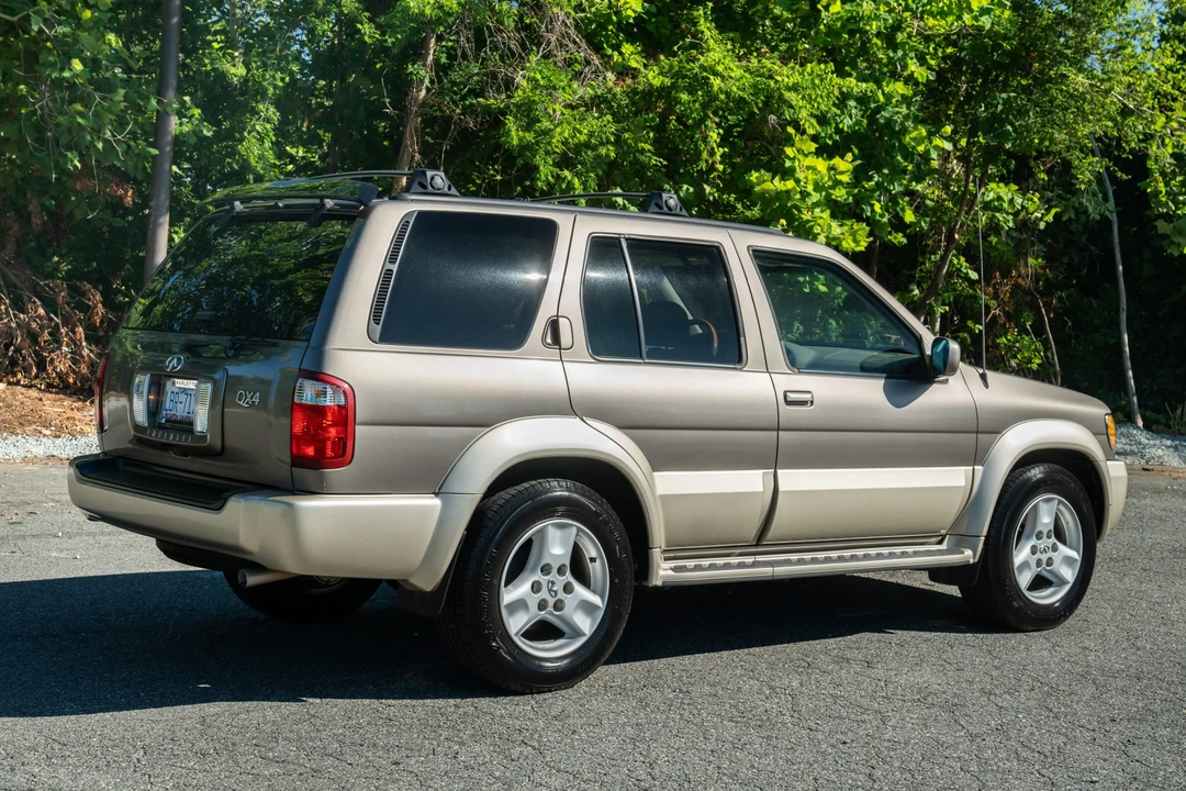 2002 Infiniti QX4 - Image 8 of 31