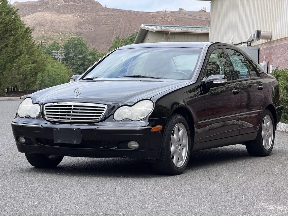 2002 Mercedes-Benz W203 C-Class - Image 2 of 31