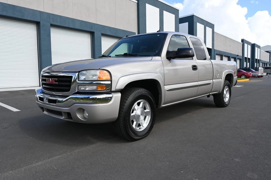 2004 GMC Sierra 2nd Gen - Image 5 of 31