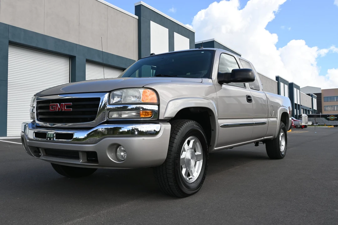 2004 GMC Sierra 2nd Gen - Image 3 of 31
