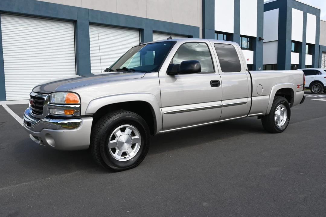 2004 GMC Sierra 2nd Gen - Image 8 of 31