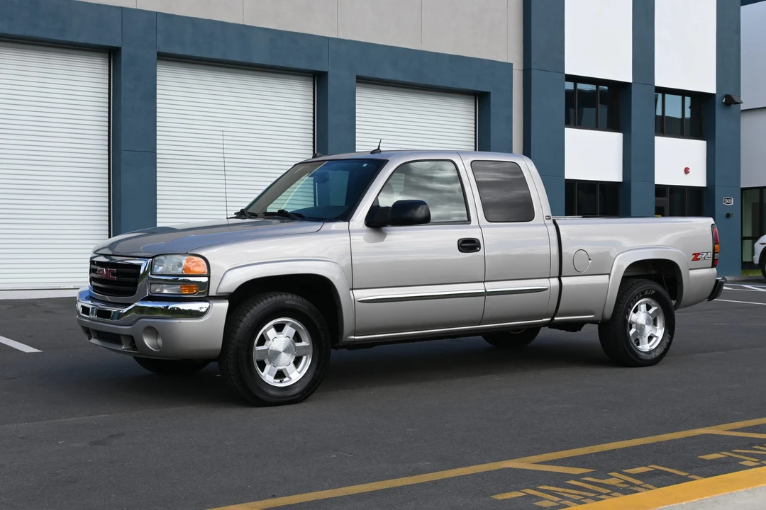2004 GMC Sierra 2nd Gen - Image 9 of 31
