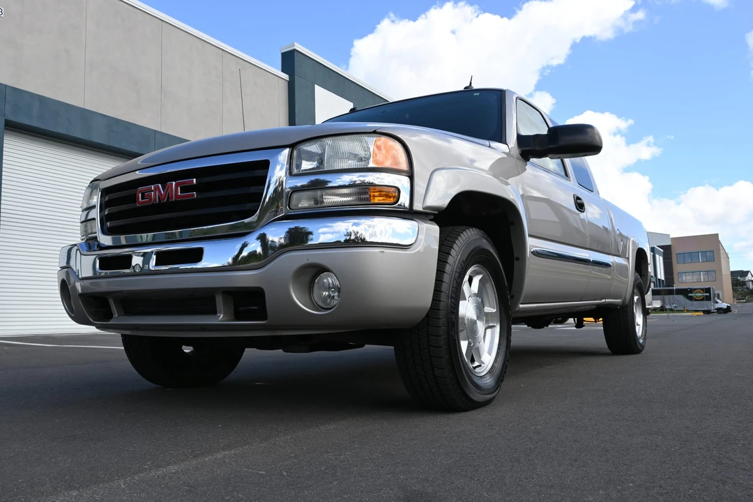 2004 GMC Sierra 2nd Gen - Image 2 of 31