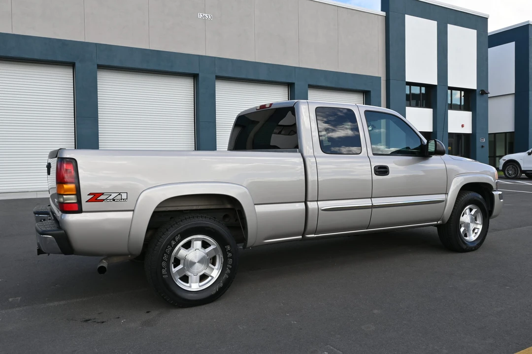 2004 GMC Sierra 2nd Gen - Image 18 of 31