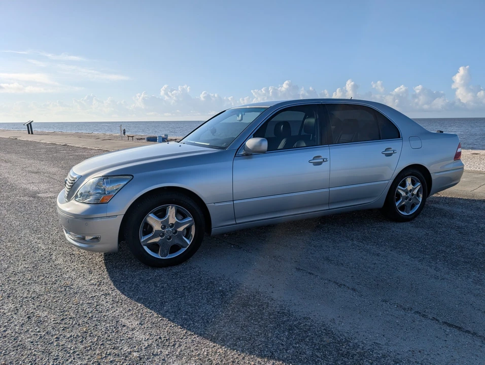 2004 Lexus LS 3rd Gen - Image 2 of 31