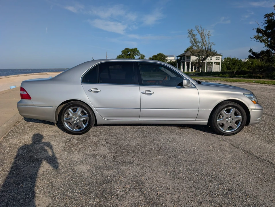 2004 Lexus LS 3rd Gen - Image 9 of 31