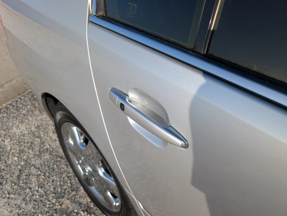2004 Lexus LS 3rd Gen - Image 27 of 31