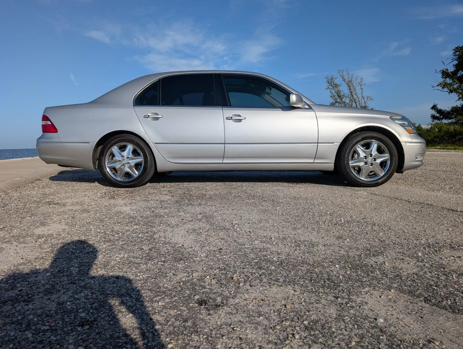 2004 Lexus LS 3rd Gen - Image 10 of 31