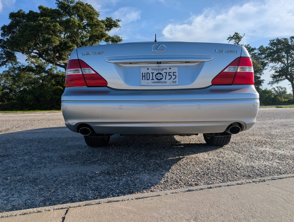 2004 Lexus LS 3rd Gen - Image 16 of 31