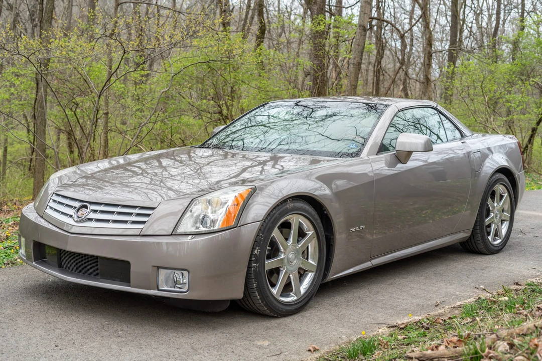 2005 Cadillac XLR - Image 8 of 31