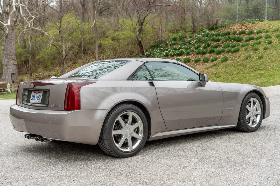 2005 Cadillac XLR - Image 12 of 31