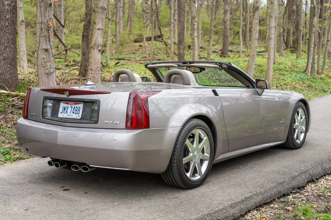 2005 Cadillac XLR - Image 5 of 31