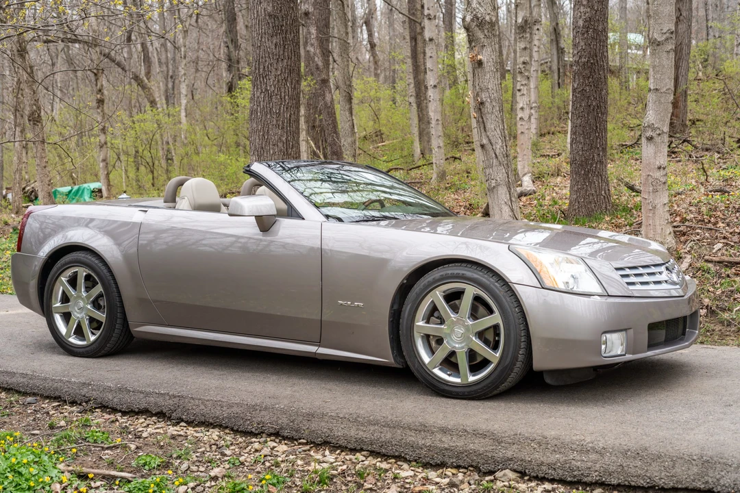 2005 Cadillac XLR - Image 6 of 31
