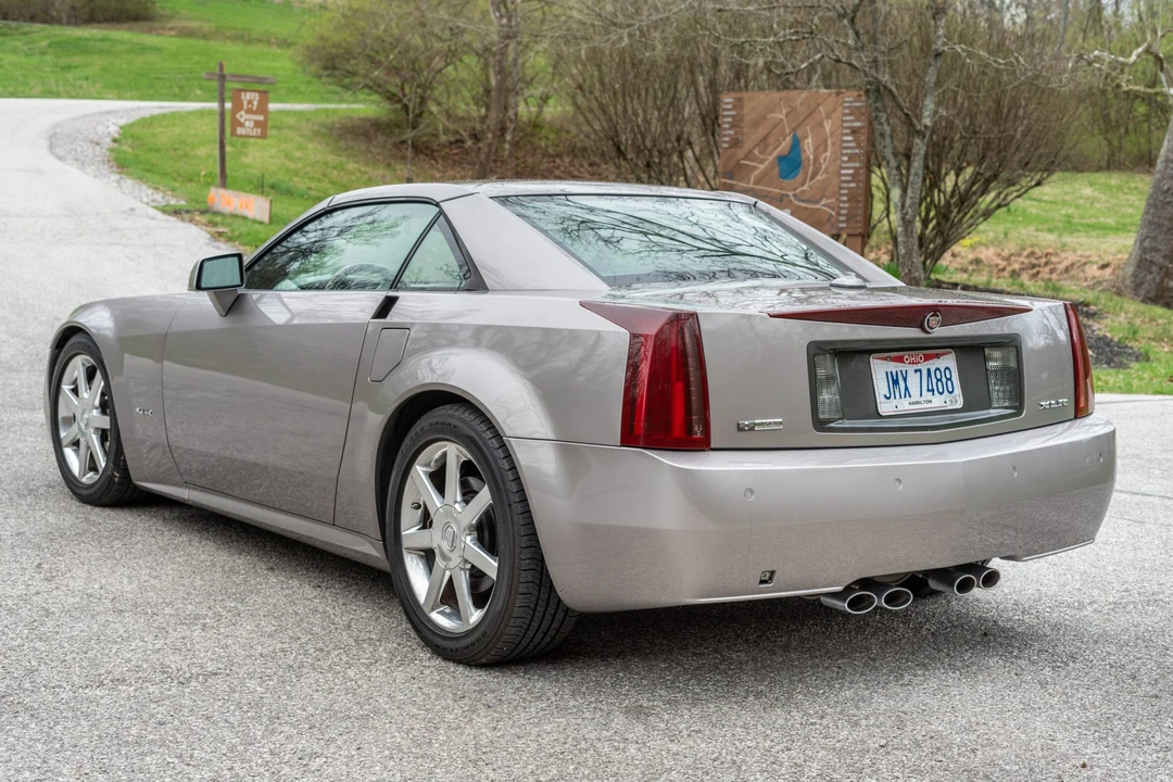 2005 Cadillac XLR - Image 10 of 31