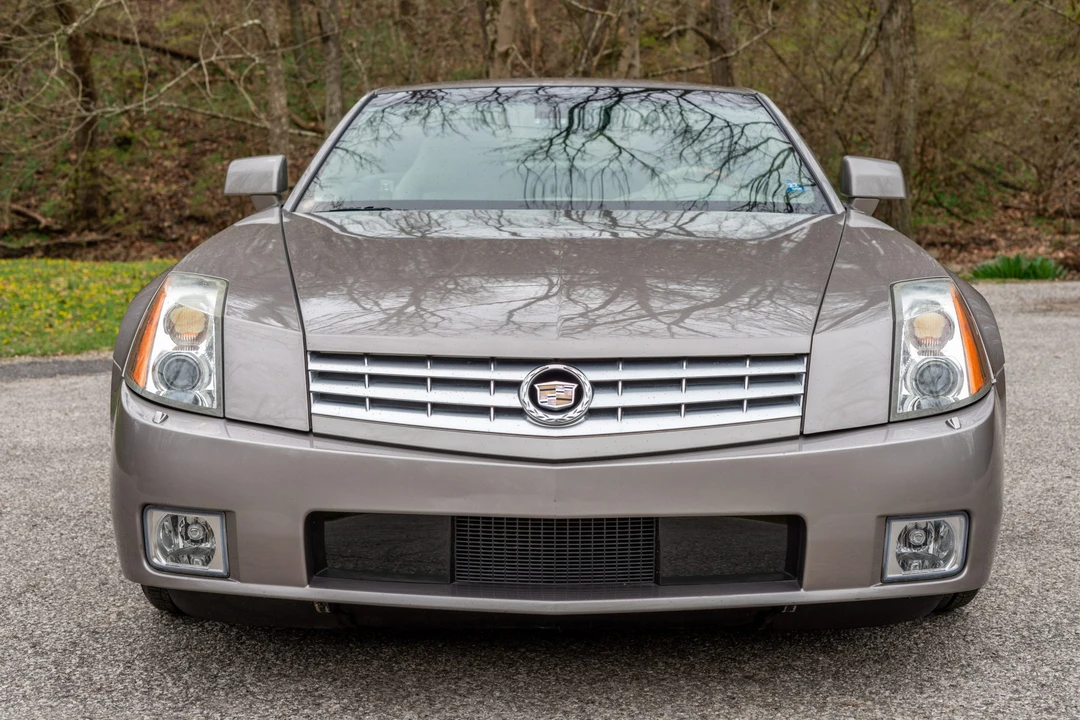 2005 Cadillac XLR - Image 2 of 31