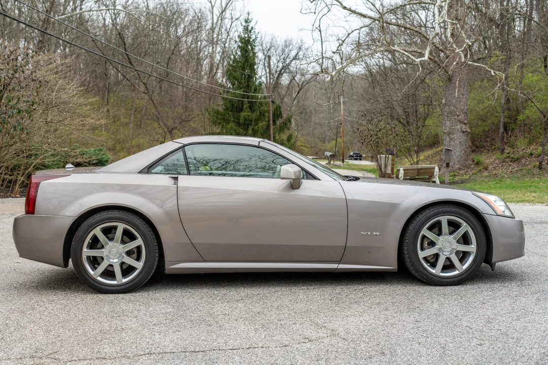 2005 Cadillac XLR - Image 13 of 31