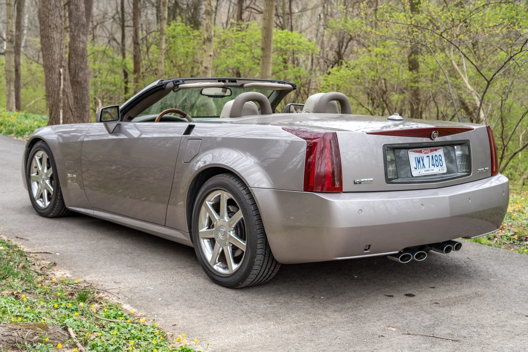 2005 Cadillac XLR - Image 3 of 31