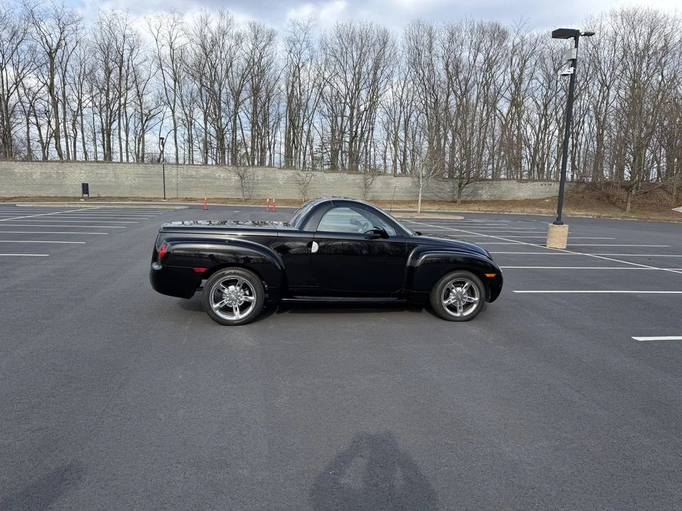 2005 Chevrolet SSR - Image 5 of 31