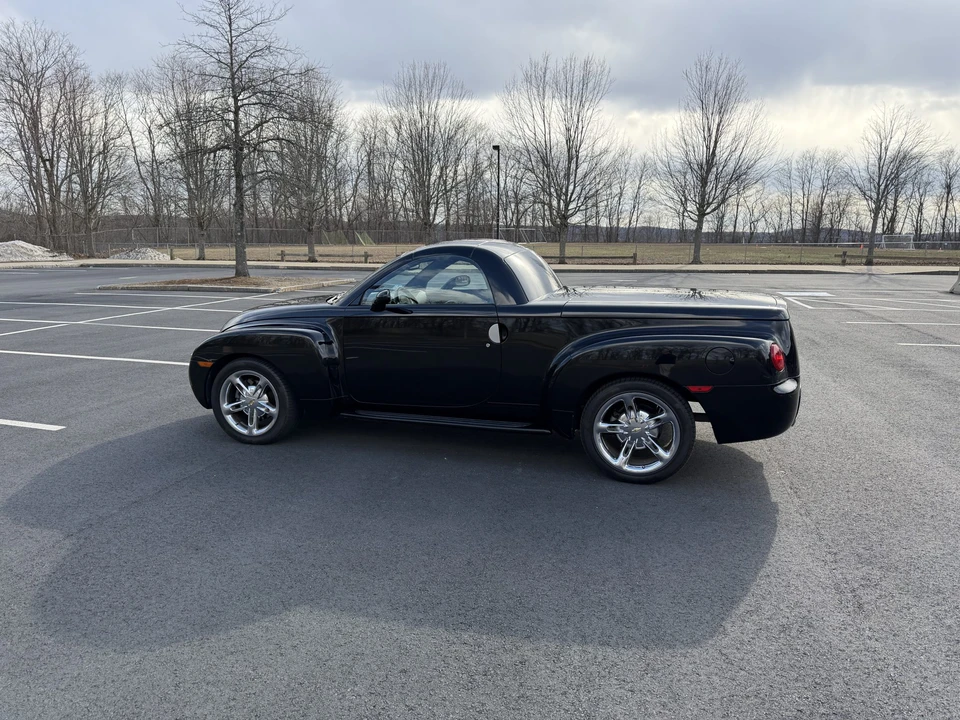 2005 Chevrolet SSR - Image 9 of 31