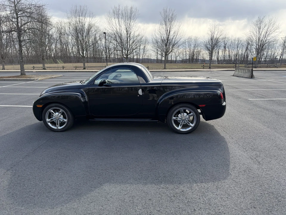 2005 Chevrolet SSR - Image 10 of 31