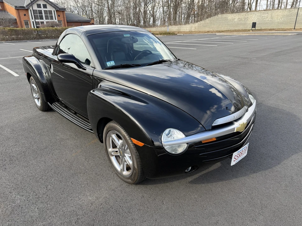 2005 Chevrolet SSR - Image 3 of 31
