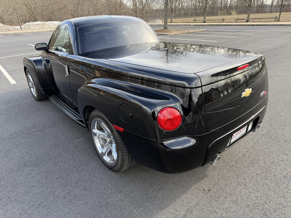 2005 Chevrolet SSR - Image 8 of 31