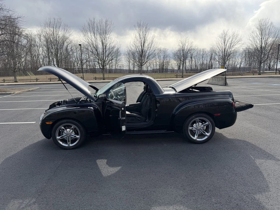 2005 Chevrolet SSR - Image 16 of 31