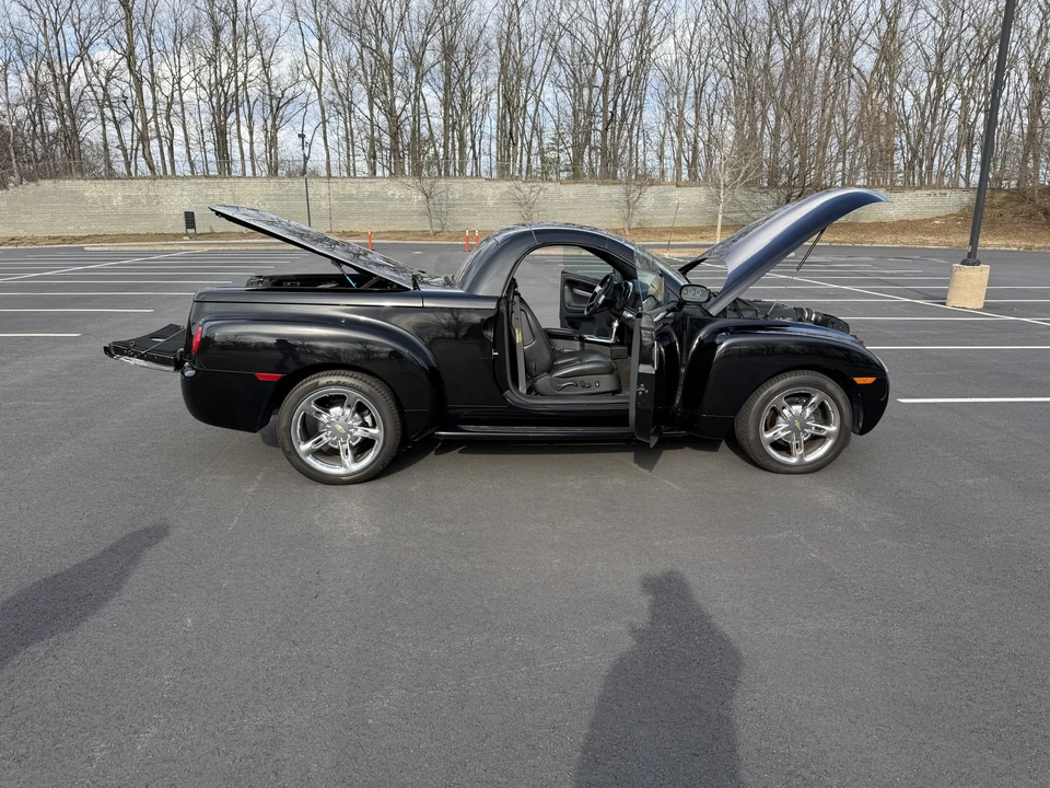 2005 Chevrolet SSR - Image 17 of 31