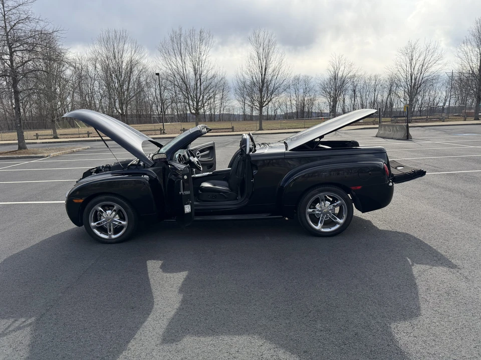2005 Chevrolet SSR - Image 18 of 31
