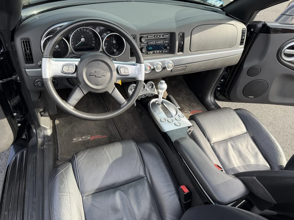 2005 Chevrolet SSR - Image 30 of 31