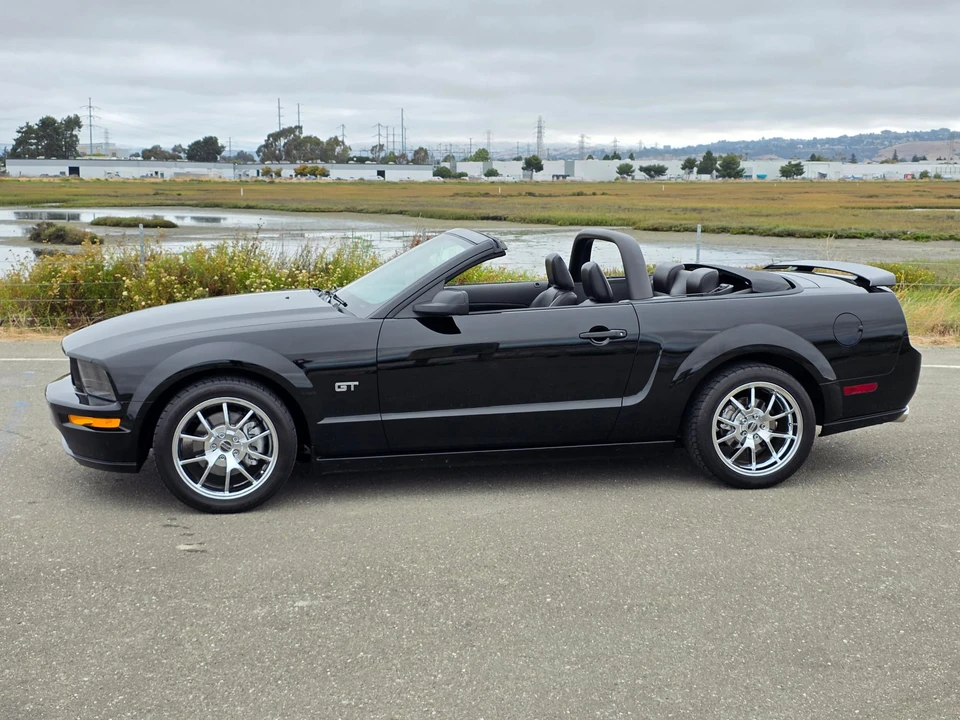 2005 Ford S197 Mustang GT - Image 8 of 31