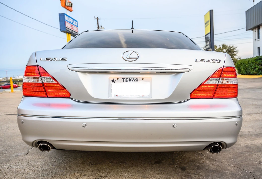 2005 Lexus LS 3rd Gen - Image 8 of 31