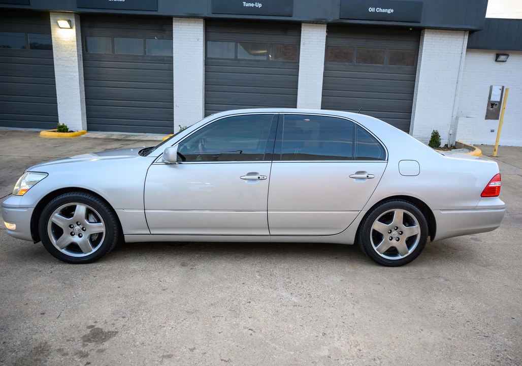 2005 Lexus LS 3rd Gen - Image 4 of 31