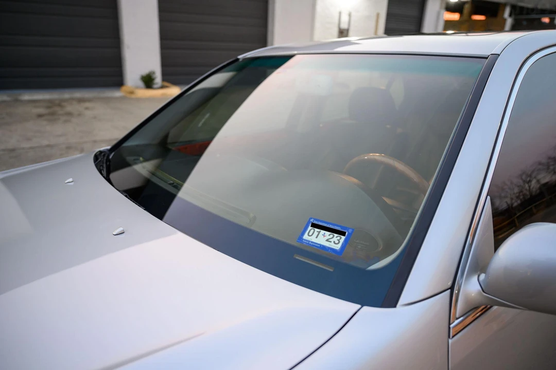 2005 Lexus LS 3rd Gen - Image 20 of 31