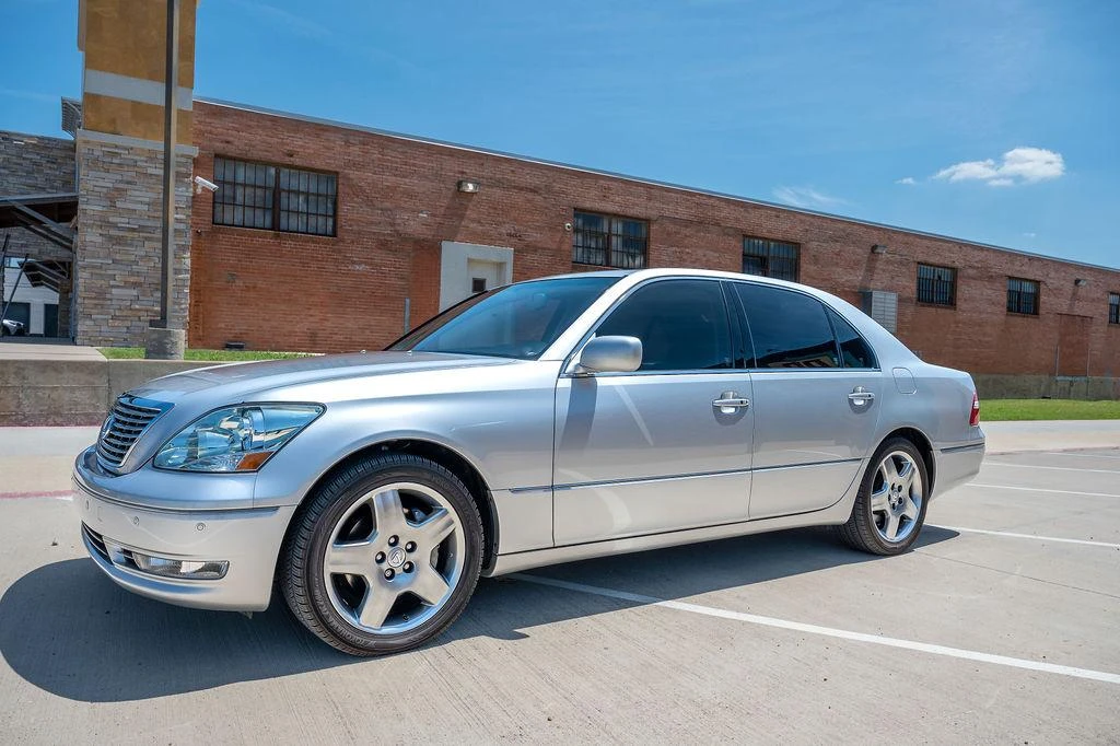 2005 Lexus LS 3rd Gen - Image 9 of 31