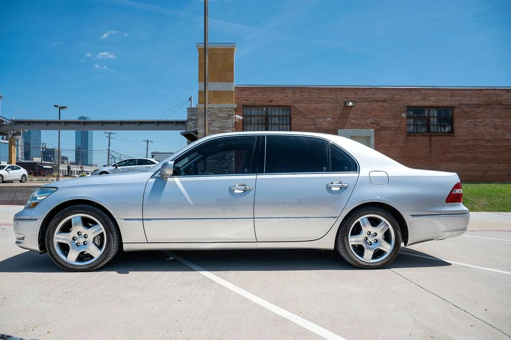 2005 Lexus LS 3rd Gen - Image 7 of 31