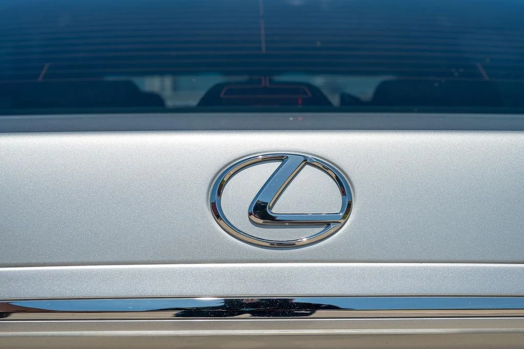 2005 Lexus LS 3rd Gen - Image 30 of 31