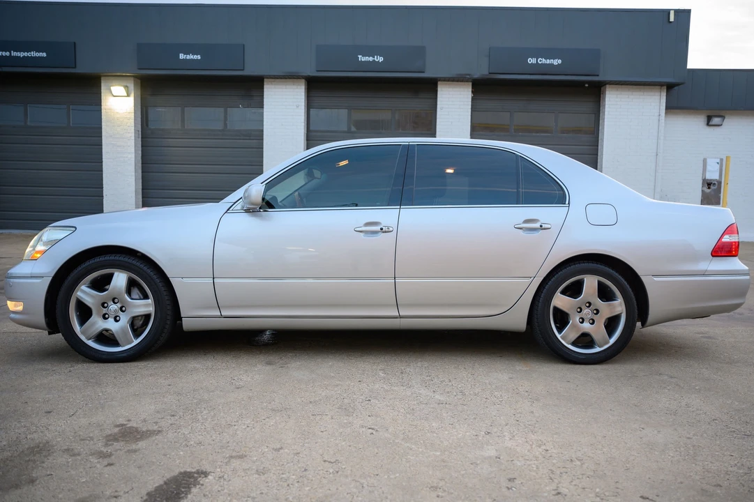 2005 Lexus LS 3rd Gen - Image 3 of 31