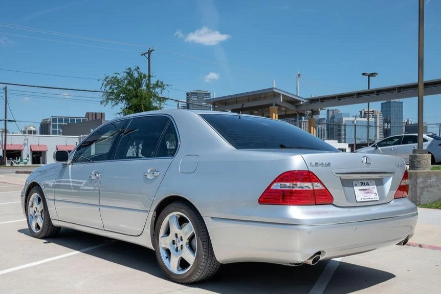 2005 Lexus LS 3rd Gen - Image 6 of 31