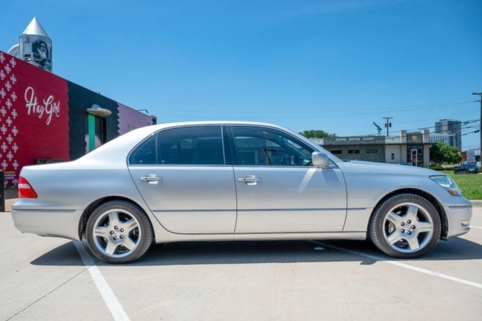 2005 Lexus LS 3rd Gen - Image 3 of 31