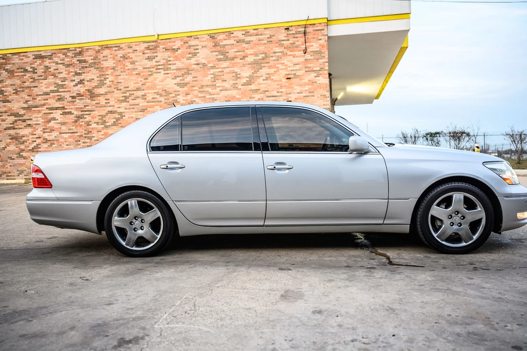 2005 Lexus LS 3rd Gen - Image 10 of 31