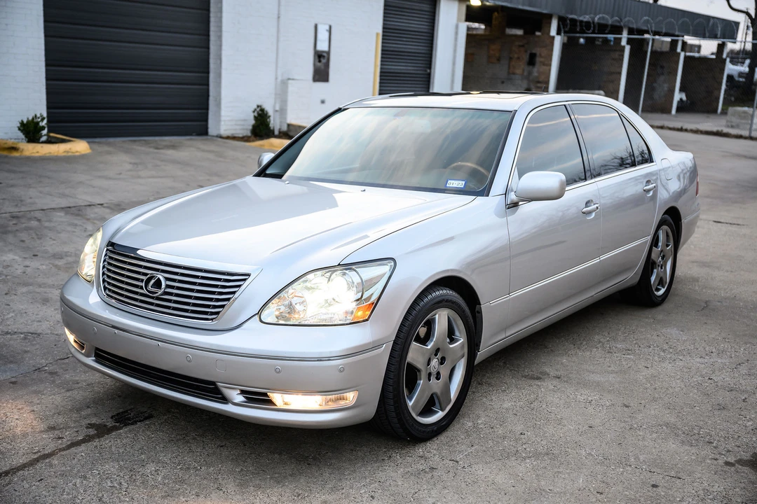 2005 Lexus LS 3rd Gen - Image 2 of 31