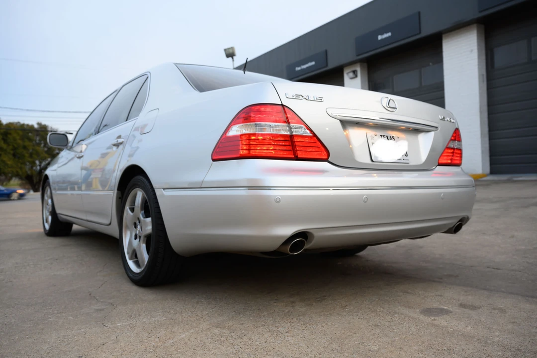2005 Lexus LS 3rd Gen - Image 7 of 31