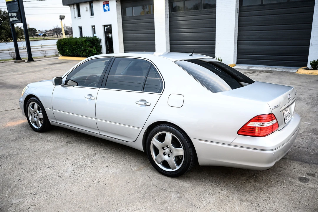 2005 Lexus LS 3rd Gen - Image 5 of 31