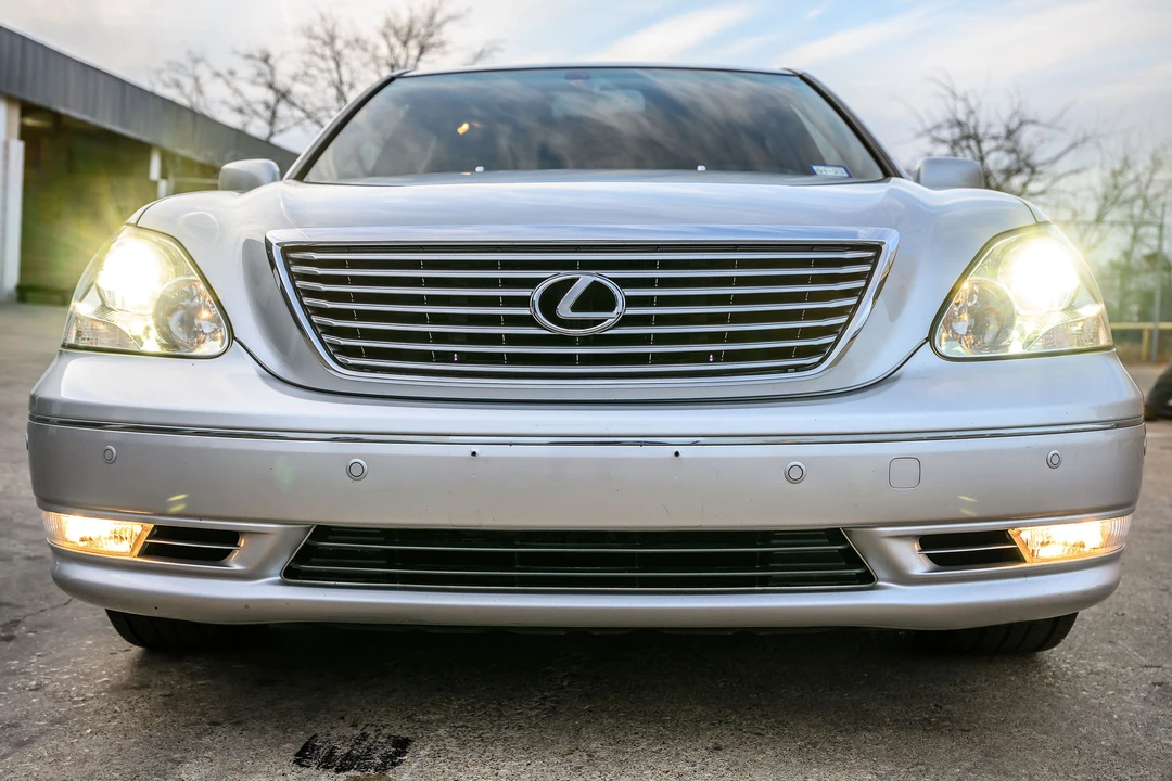 2005 Lexus LS 3rd Gen - Image 14 of 31