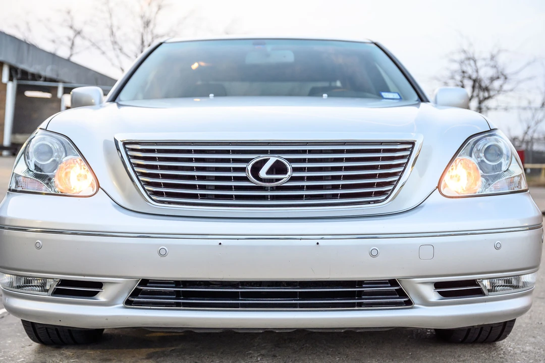2005 Lexus LS 3rd Gen - Image 13 of 31