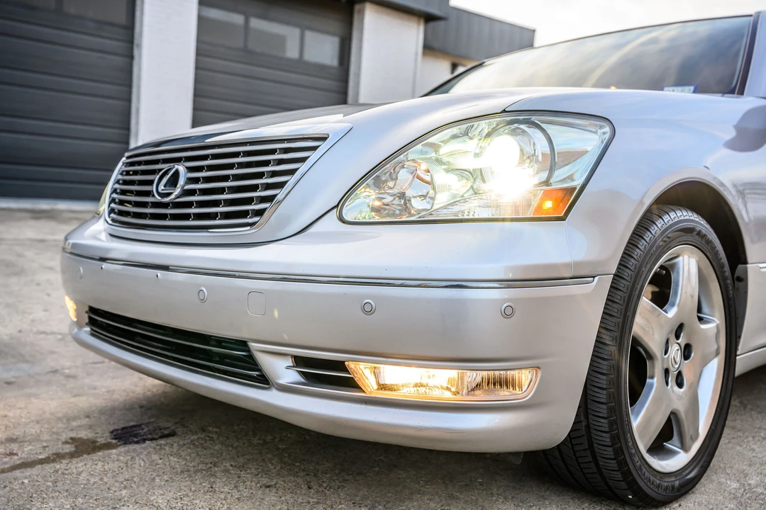 2005 Lexus LS 3rd Gen - Image 16 of 31
