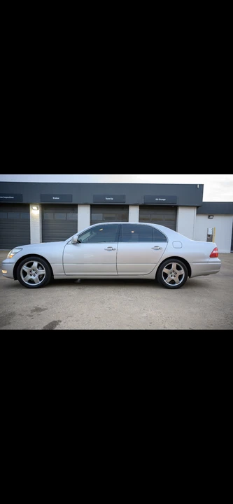 2005 Lexus LS 3rd Gen - Image 8 of 31