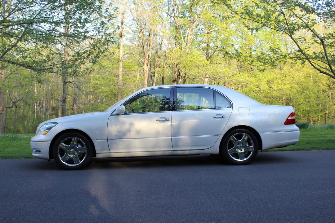 2006 Lexus LS 3rd Gen - Image 24 of 31