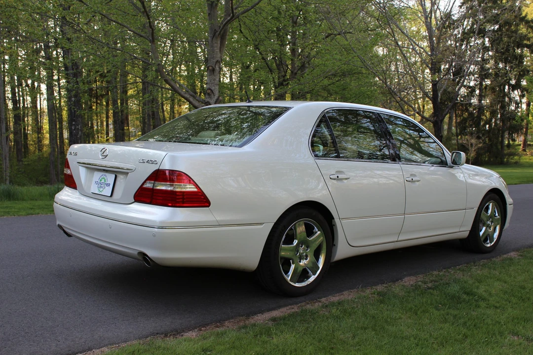 2006 Lexus LS 3rd Gen - Image 17 of 31